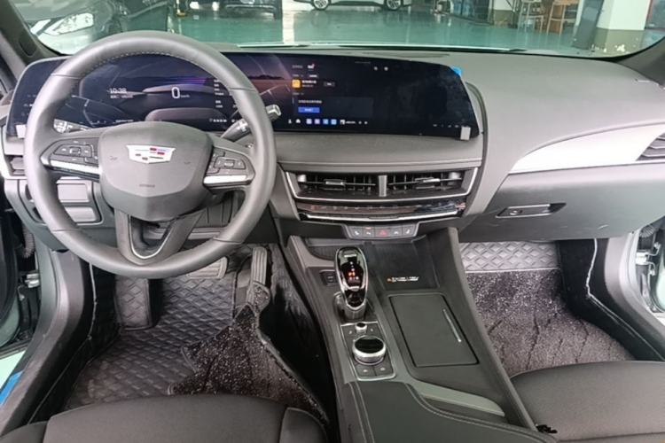 Used Cadillac CT5 2024 28T Luxury Pro Trim Center Console