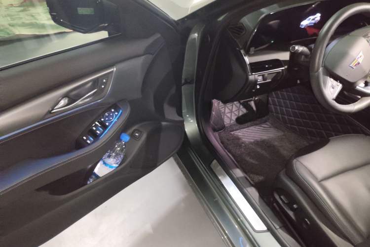 Used Cadillac CT5 2024 28T Luxury Pro Trim Driver Seat
