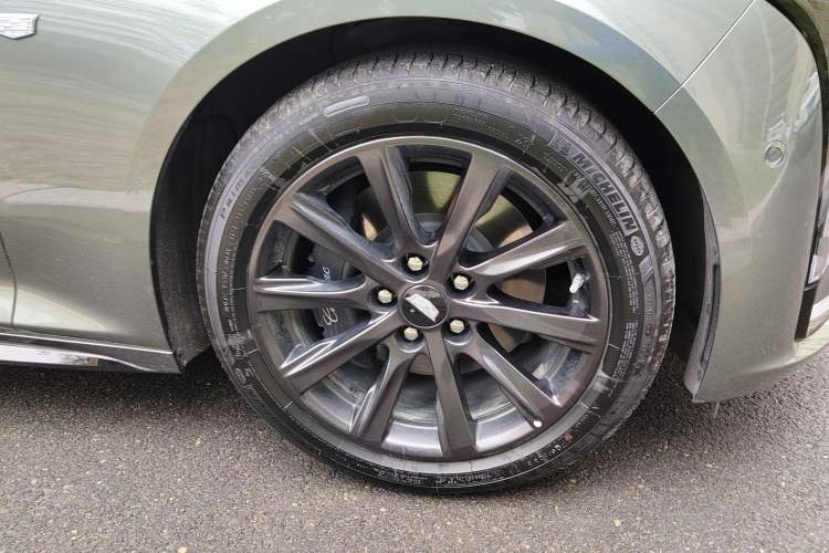 Used Cadillac CT5 2024 28T Prestige Edition Right Front Wheel Hub
