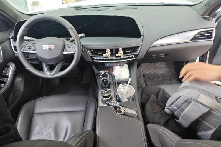 Used Cadillac CT5 2024 28T Luxury Pro Trim Center Console