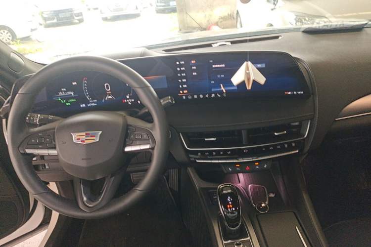 Used Cadillac CT5 2024 28T Luxury Pro Trim Center Console