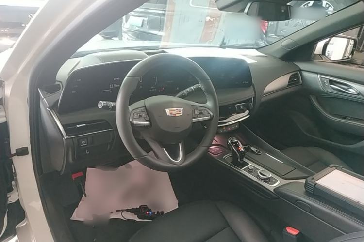 Used Cadillac CT5 2024 28T Luxury Pro Trim Center Console