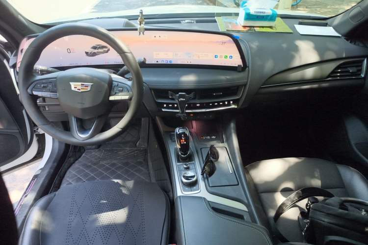 Used Cadillac CT5 2024 28T Luxury Pro Trim Center Console