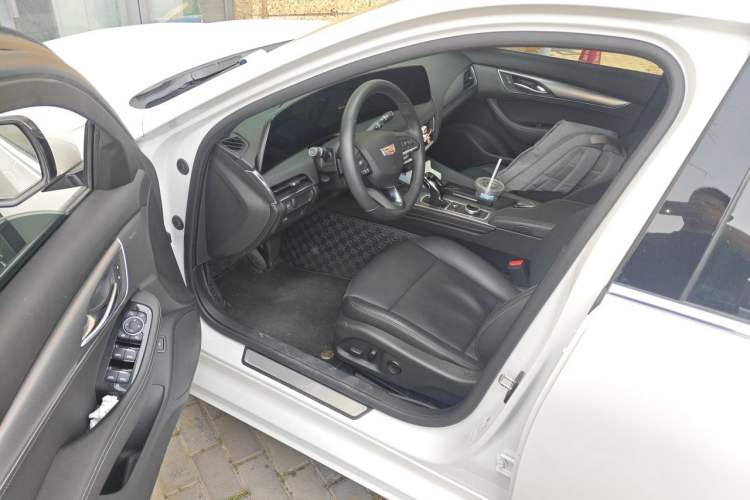 Used Cadillac CT5 2024 28T Luxury Pro Trim Driver Seat