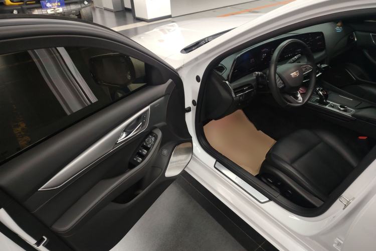 Used Cadillac CT5 2024 28T Luxury Pro Trim Driver Seat