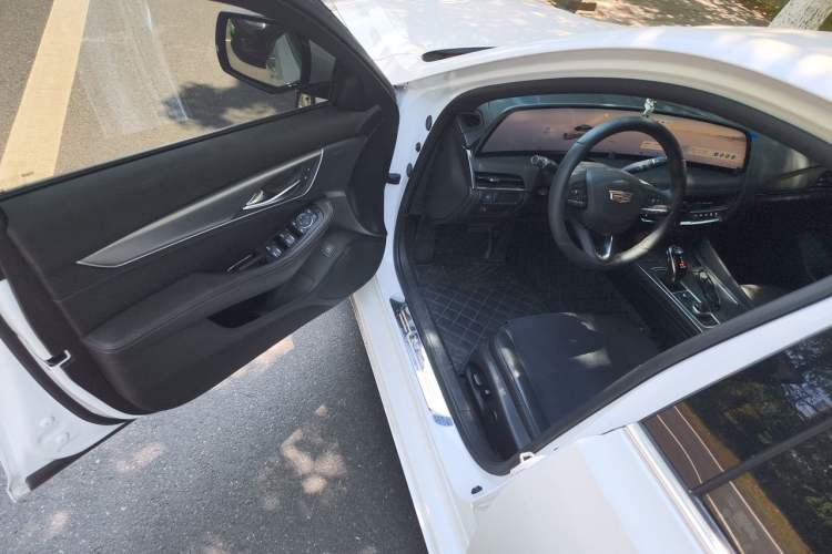 Used Cadillac CT5 2024 28T Luxury Pro Trim Driver Seat