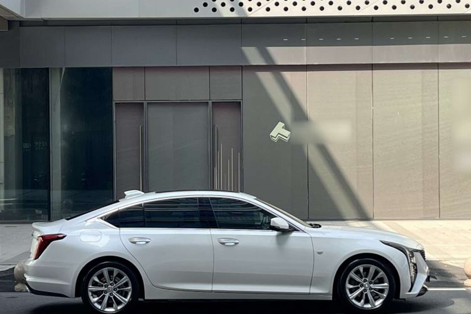 Used Cadillac CT5 2024 28T Luxury Pro Trim Exterior 9
