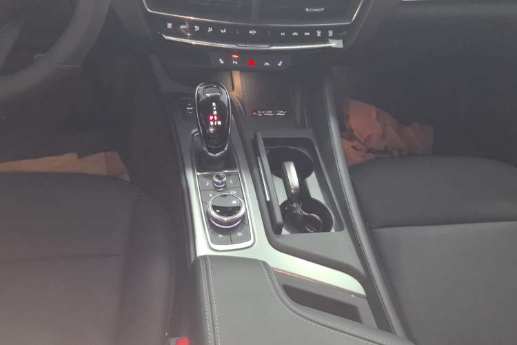 Used Cadillac CT5 2024 28T Luxury Pro Trim Gear Lever
