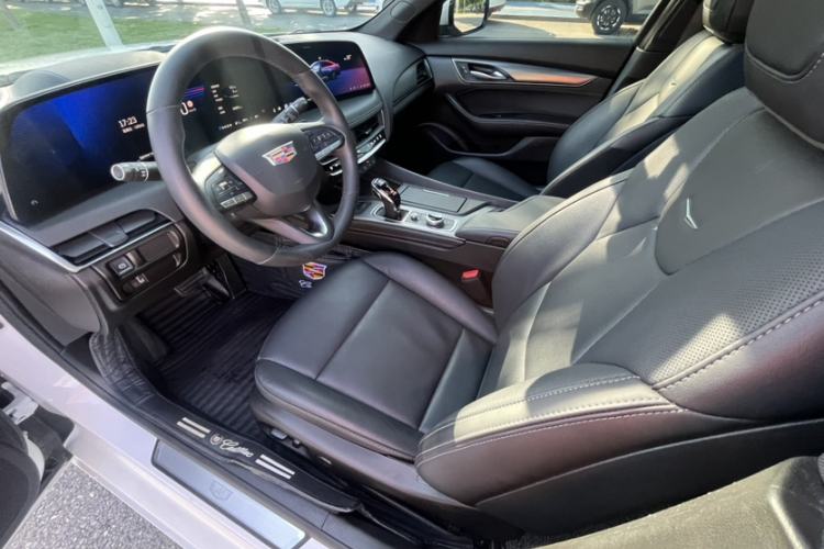 Used Cadillac CT5 2024 28T Luxury Pro Trim Interior 4