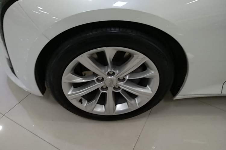 Used Cadillac CT5 2024 28T Luxury Pro Trim Left Front Wheel Hub