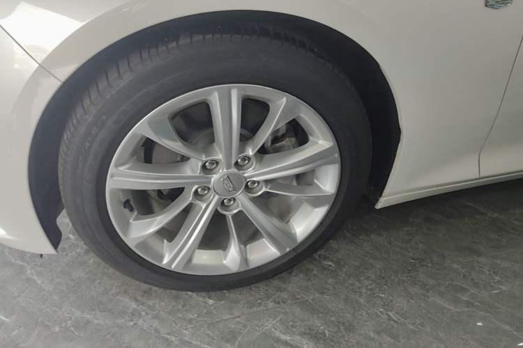 Used Cadillac CT5 2024 28T Luxury Pro Trim Left Front Wheel Hub