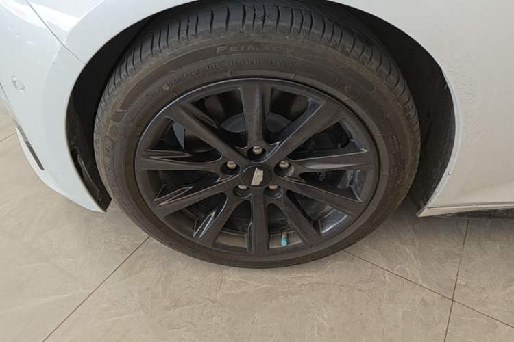 Used Cadillac CT5 2024 28T Prestige Edition Left Front Wheel Hub