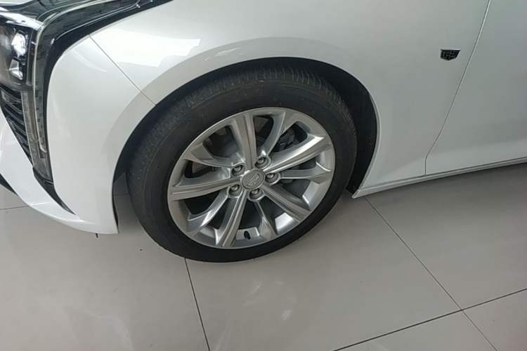 Used Cadillac CT5 2024 28T Luxury Pro Trim Left Front Wheel Hub