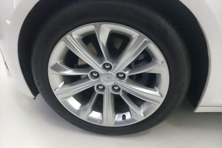 Used Cadillac CT5 2024 28T Luxury Pro Trim Left Front Wheel Hub