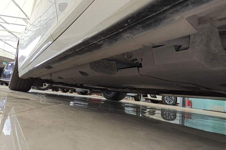 Used Cadillac CT5 2024 28T Prestige Edition Left Side Sill