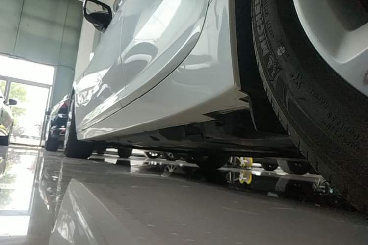 Used Cadillac CT5 2024 28T Luxury Pro Trim Left Side Sill
