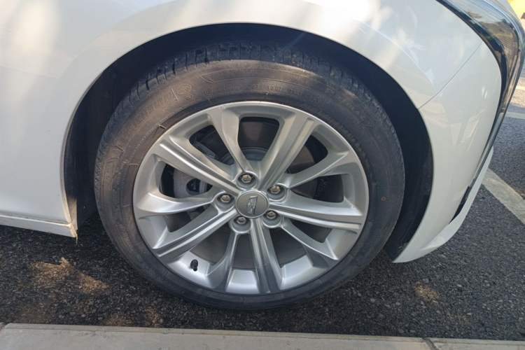 Used Cadillac CT5 2024 28T Luxury Pro Trim Right Front Wheel Hub