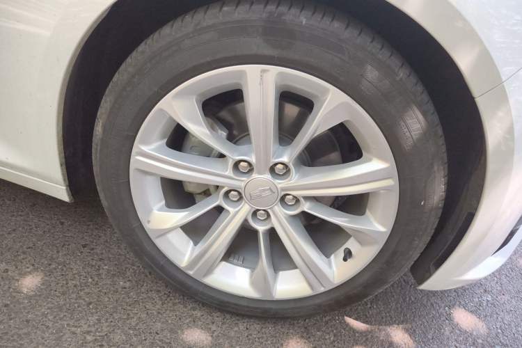 Used Cadillac CT5 2024 28T Luxury Pro Trim Right Front Wheel Hub