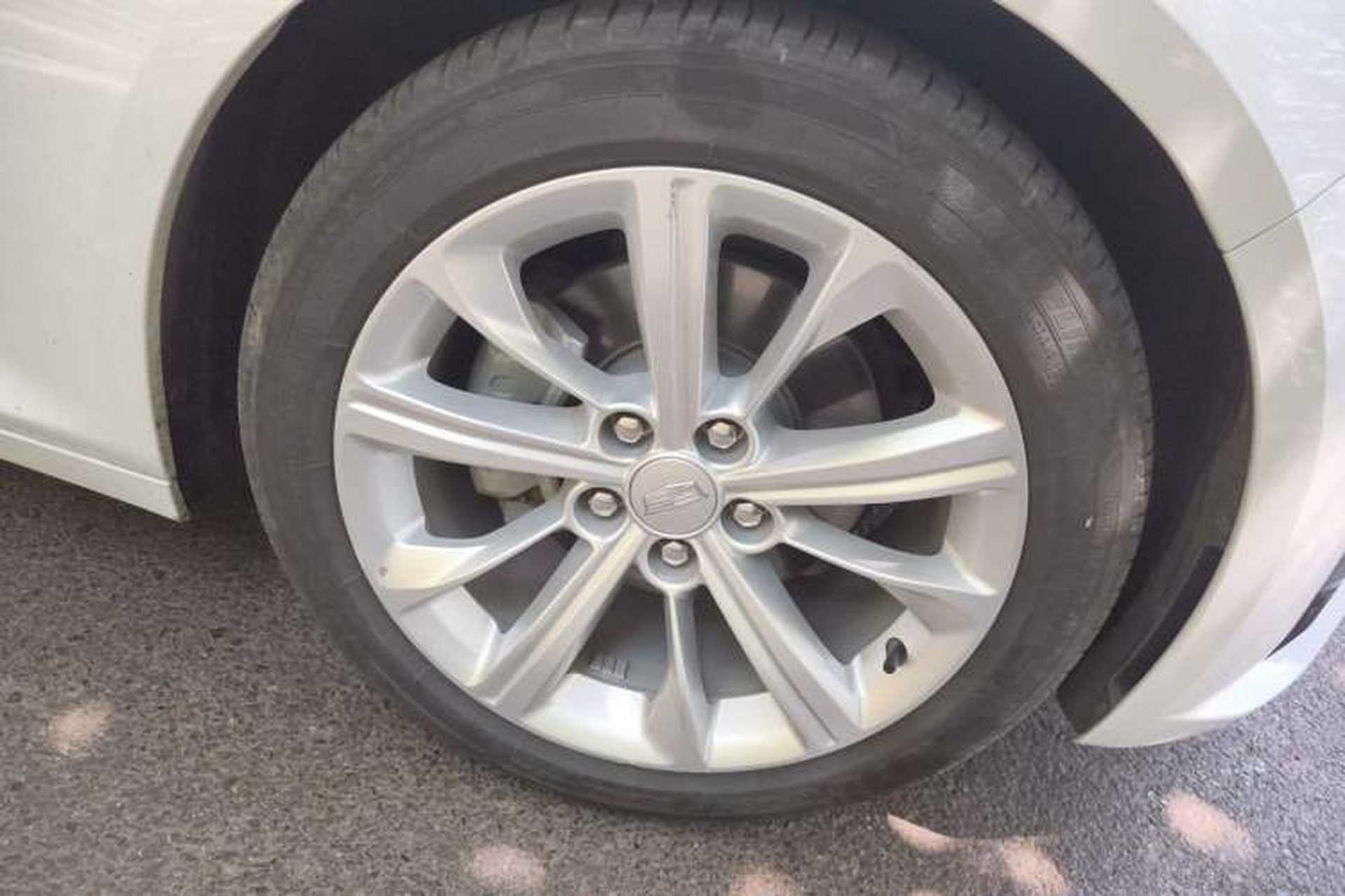 Used Cadillac CT5 2024 28T Luxury Pro Trim Right Front Wheel Hub