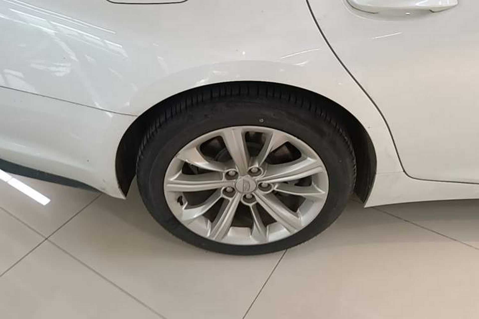 Used Cadillac CT5 2024 28T Luxury Pro Trim Right Rear Wheel Hub
