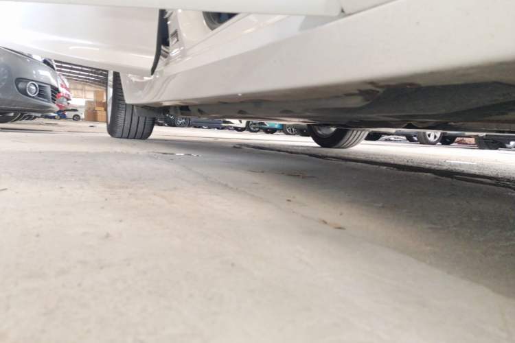 Used Cadillac CT5 2024 28T Luxury Pro Trim Right Side Sill