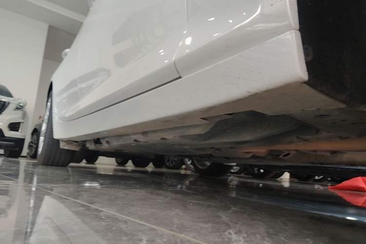 Used Cadillac CT5 2024 28T Luxury Pro Trim Right Side Sill