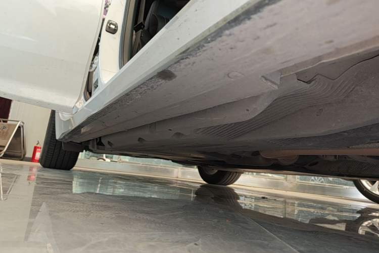 Used Cadillac CT5 2024 28T Prestige Edition Right Side Sill