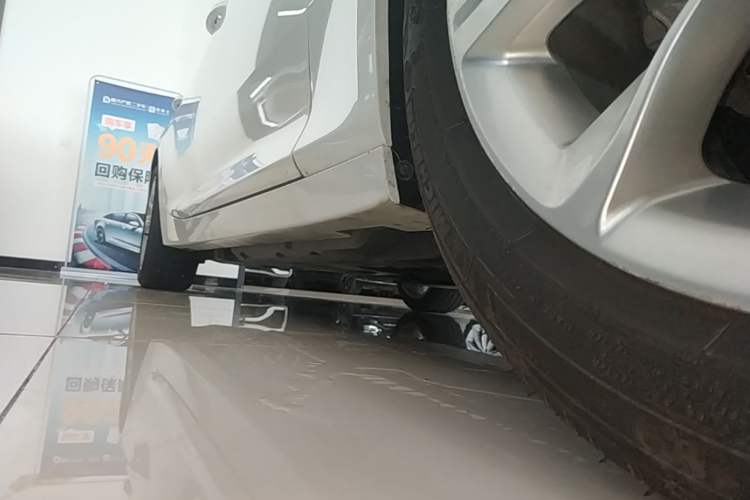 Used Cadillac CT5 2024 28T Luxury Pro Trim Right Side Sill