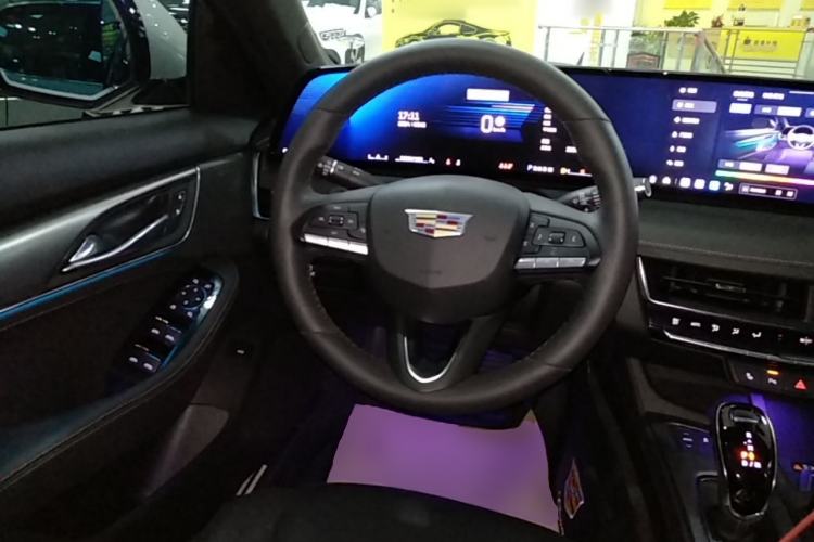 Used Cadillac CT5 2024 28T Luxury Pro Trim Steering Wheel