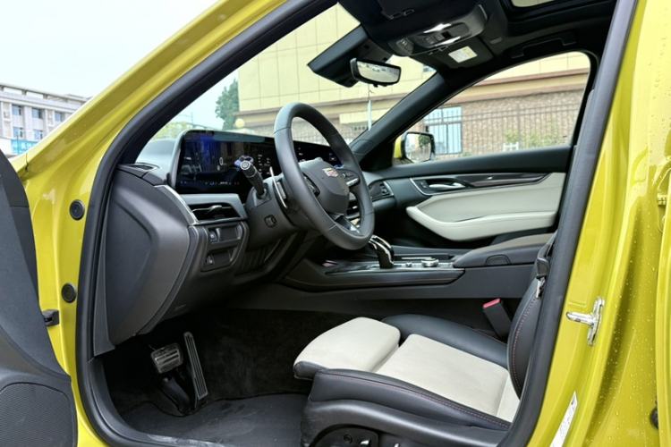 Used Cadillac CT5 2024 28T Platinum Edition Interior 1