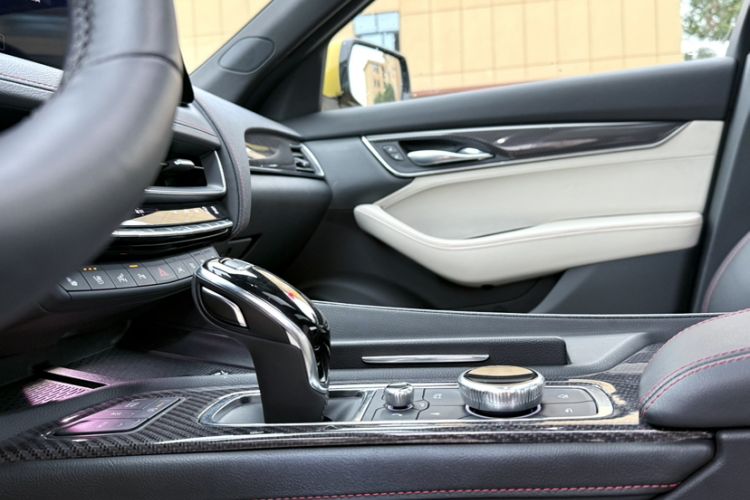 Used Cadillac CT5 2024 28T Platinum Edition Interior 12
