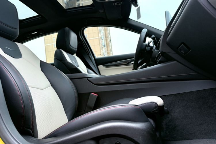 Used Cadillac CT5 2024 28T Platinum Edition Interior 13