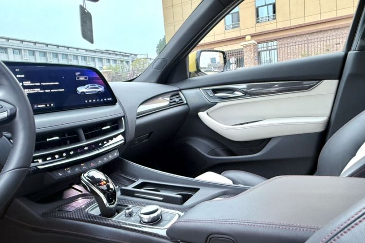 Used Cadillac CT5 2024 28T Platinum Edition Interior 15