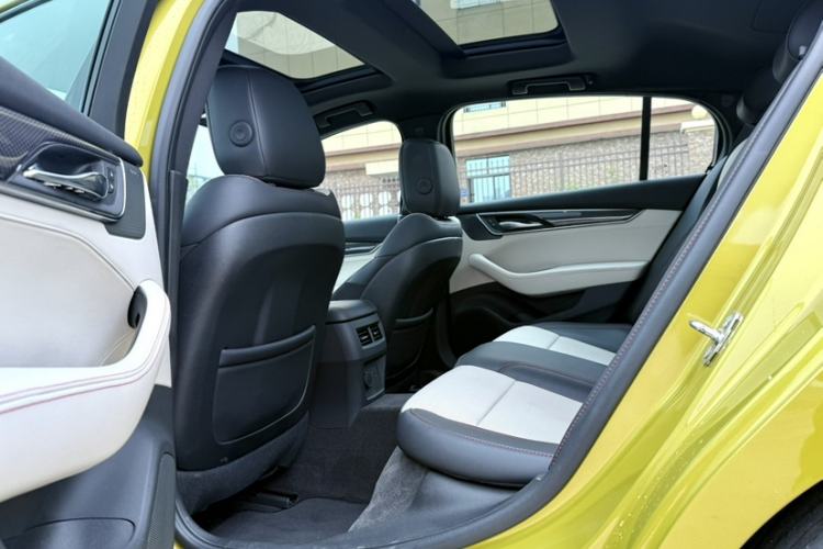 Used Cadillac CT5 2024 28T Platinum Edition Interior 2