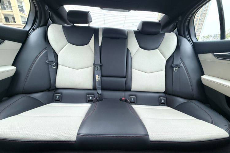 Used Cadillac CT5 2024 28T Platinum Edition Interior 9