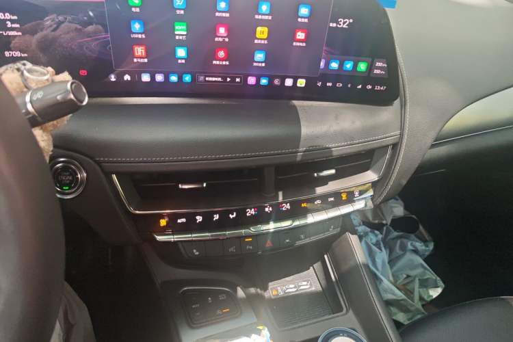 Used Cadillac CT5 2025 28T Urban Sport Edition Audio And AC Panel
