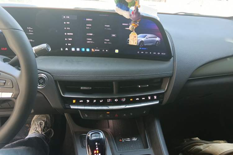 Used Cadillac CT5 2025 28T Urban Sport Edition Audio And AC Panel