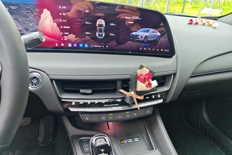 Used Cadillac CT5 2025 28T Urban Sport Edition Audio And AC Panel