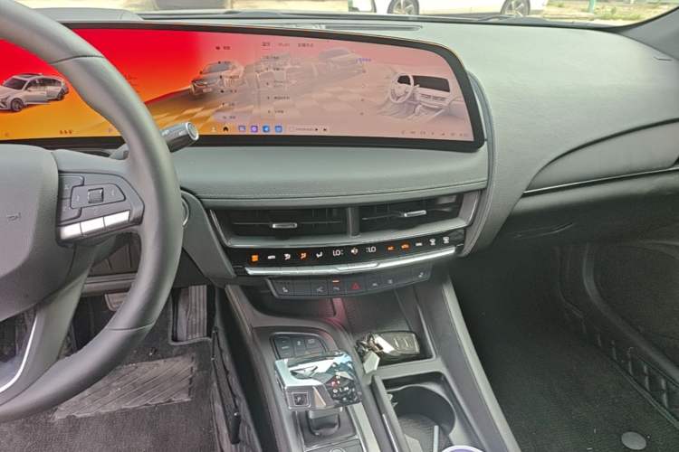 Used Cadillac CT5 2025 28T Urban Sport Edition Audio And AC Panel