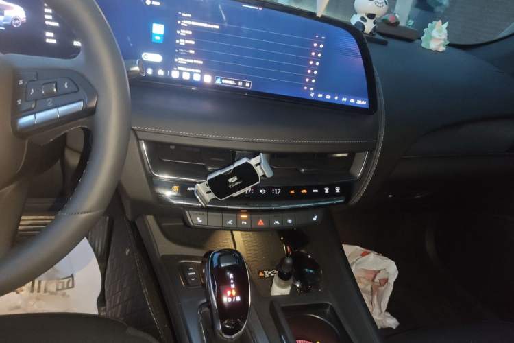 Used Cadillac CT5 2025 28T Urban Sport Edition Audio And AC Panel