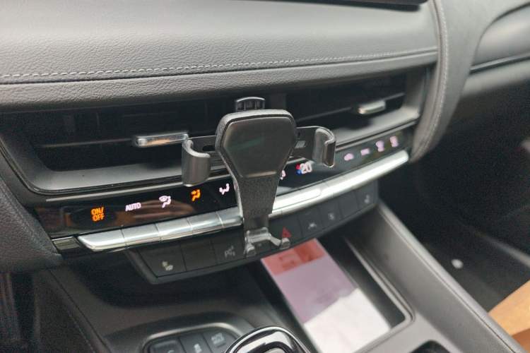 Used Cadillac CT5 2025 28T Urban Sport Edition Audio And AC Panel