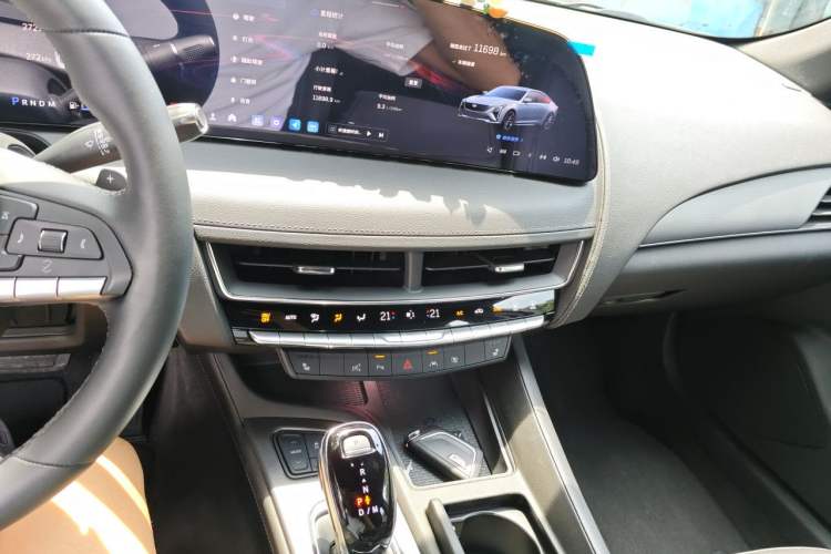 Used Cadillac CT5 2025 28T Urban Sport Edition Audio And AC Panel