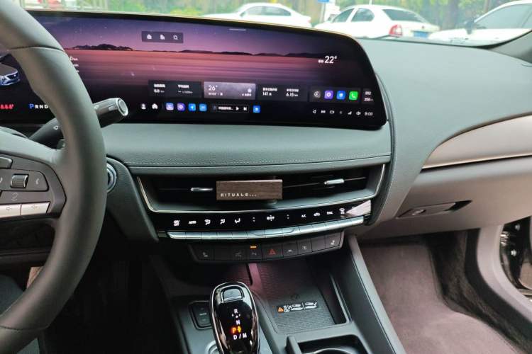 Used Cadillac CT5 2025 28T Urban Sport Edition Audio And AC Panel
