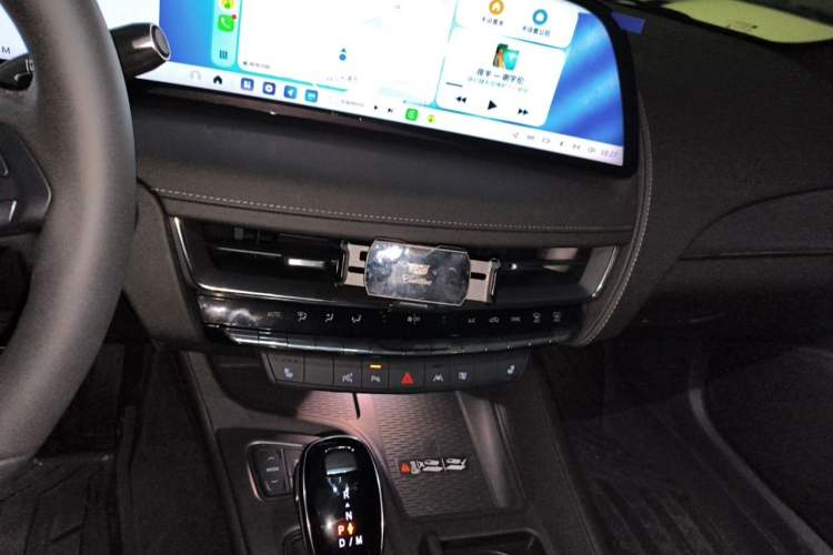 Used Cadillac CT5 2025 28T Urban Sport Edition Audio And AC Panel