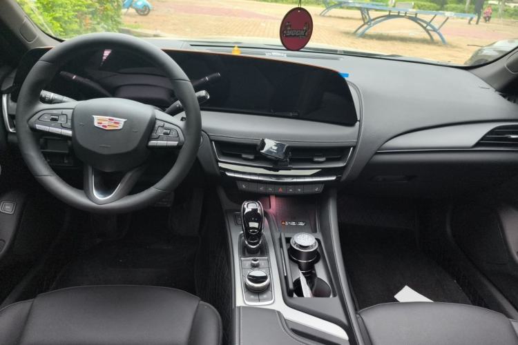 Used Cadillac CT5 2025 28T Urban Sport Edition Center Console