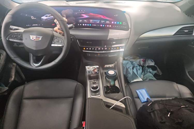 Used Cadillac CT5 2025 28T Urban Sport Edition Center Console