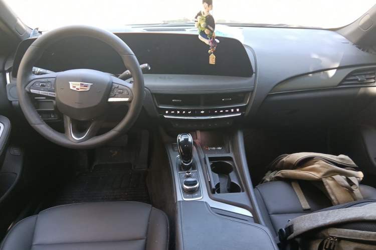 Used Cadillac CT5 2025 28T Urban Sport Edition Center Console
