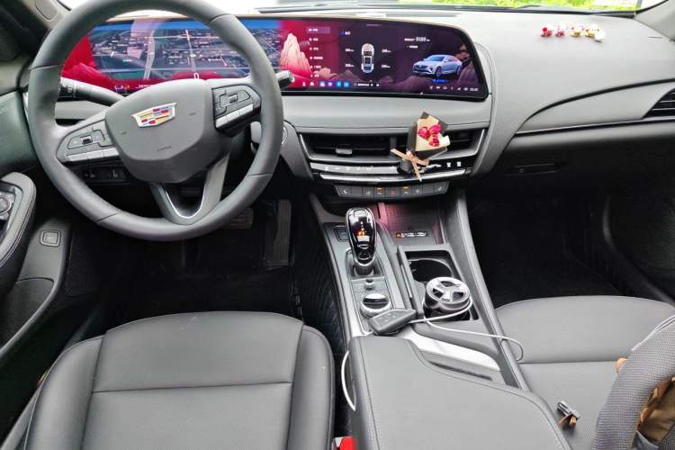 Used Cadillac CT5 2025 28T Urban Sport Edition Center Console