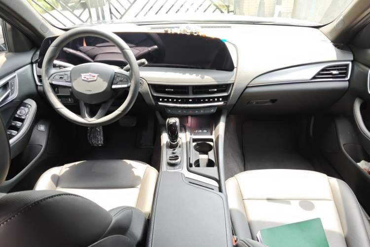 Used Cadillac CT5 2025 28T Urban Sport Edition Center Console