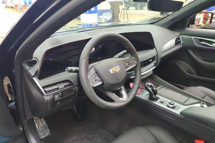 Used Cadillac CT5 2025 28T Track Performance Edition Center Console